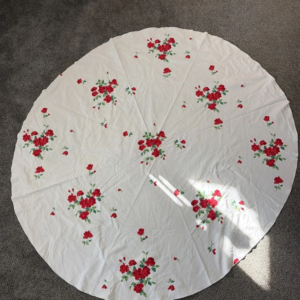 Vtg MCM Round White Tablecloth With Red Roses 64